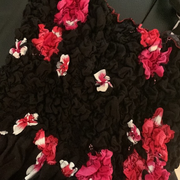 Super fun asymmetrical flower dress - Picture 3 of 3